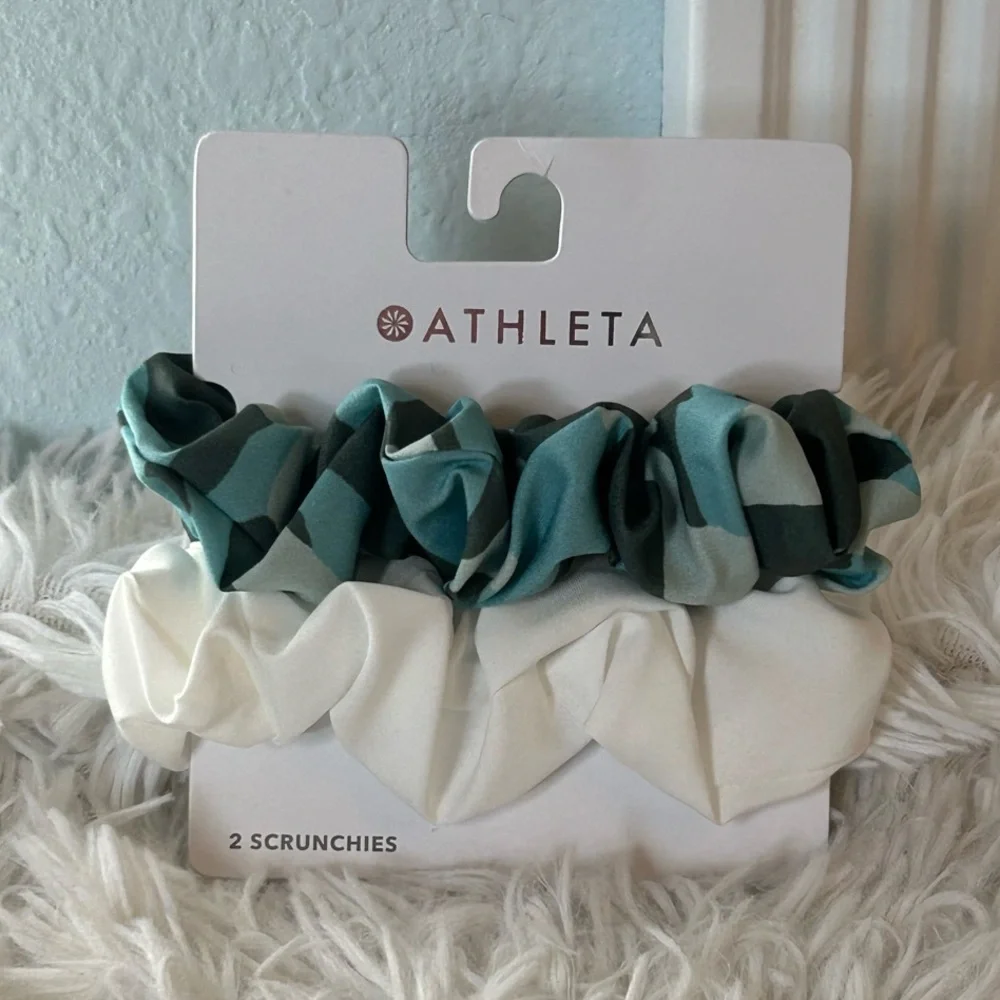 🩶5/$30 Athleta Bright White and Teal Camo Luxe Peat Scrunchies Set of 2  NEW